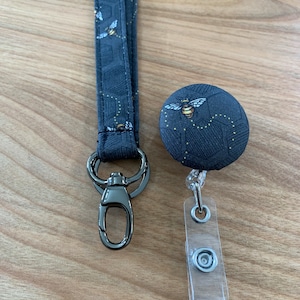 Bee Lanyard, Lanyard and badge reel