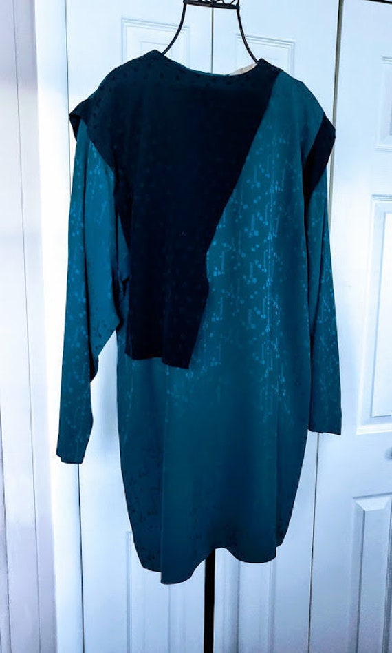UNIQUE 100% Silk Long Sleeve Minimalist Dress. Sim