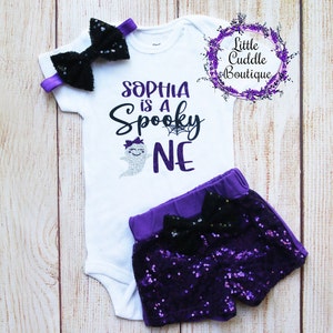 Personalisiertes gruseliges erstes Geburtstags-Outfit, Halloween-Baby-Outfit, Spinnennetz-Geburtstag, Halloween 1