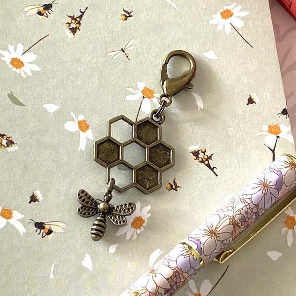 Bumble Bee | Honey Comb | Stitch Progress Keeper | Knitting | Crochet | Handbag Charm | Clip On Charm | Zip Dangle Charm | Bronze