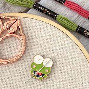 Green Frog Needle Minder: Embroidery, Cross Stitch, Needlework.