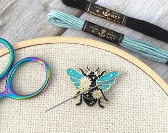 Floral Bee Needle Minder: Embroidery, Cross Stitch, Needlework.