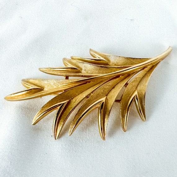 Vintage Trifari Gold Tone Leaf Brooch