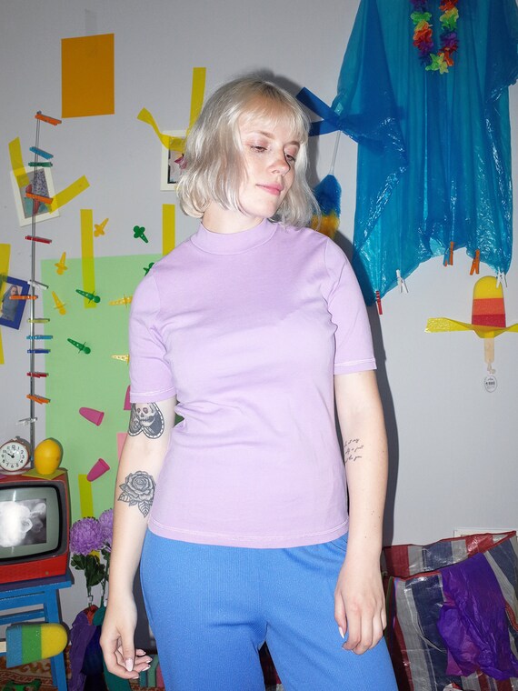 90 s de maquette haut de s l’encolure, des années 90 minimal t-shirt, tee-shirt vintage des années 90, Lila pastel kawaii t-shirt, tshirt basique col roulé, taille M fc3bde 90 s de maquette haut de s l’encolure, des années 90 minimal t-shirt, tee-shirt vintage des années 90, Lila pastel kawaii t-shirt, tshirt basique col roulé, taille M fc3bde