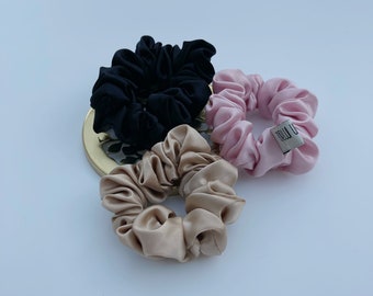 Pure Mulberry Silk Scrunchies Uk. Set of 2 Medium Scrunchies. 22 Momme 100% Silk. Anti-breakage, Anti-Frizz. Everyday Luxury.