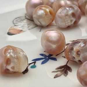 OnePiece 10-11x12-15mm Hand Carved Skull Freshwater Pearl Beads Genuine Natural Pink Back Half Drilled Pearl For DIY Ring And Pendant #P1500