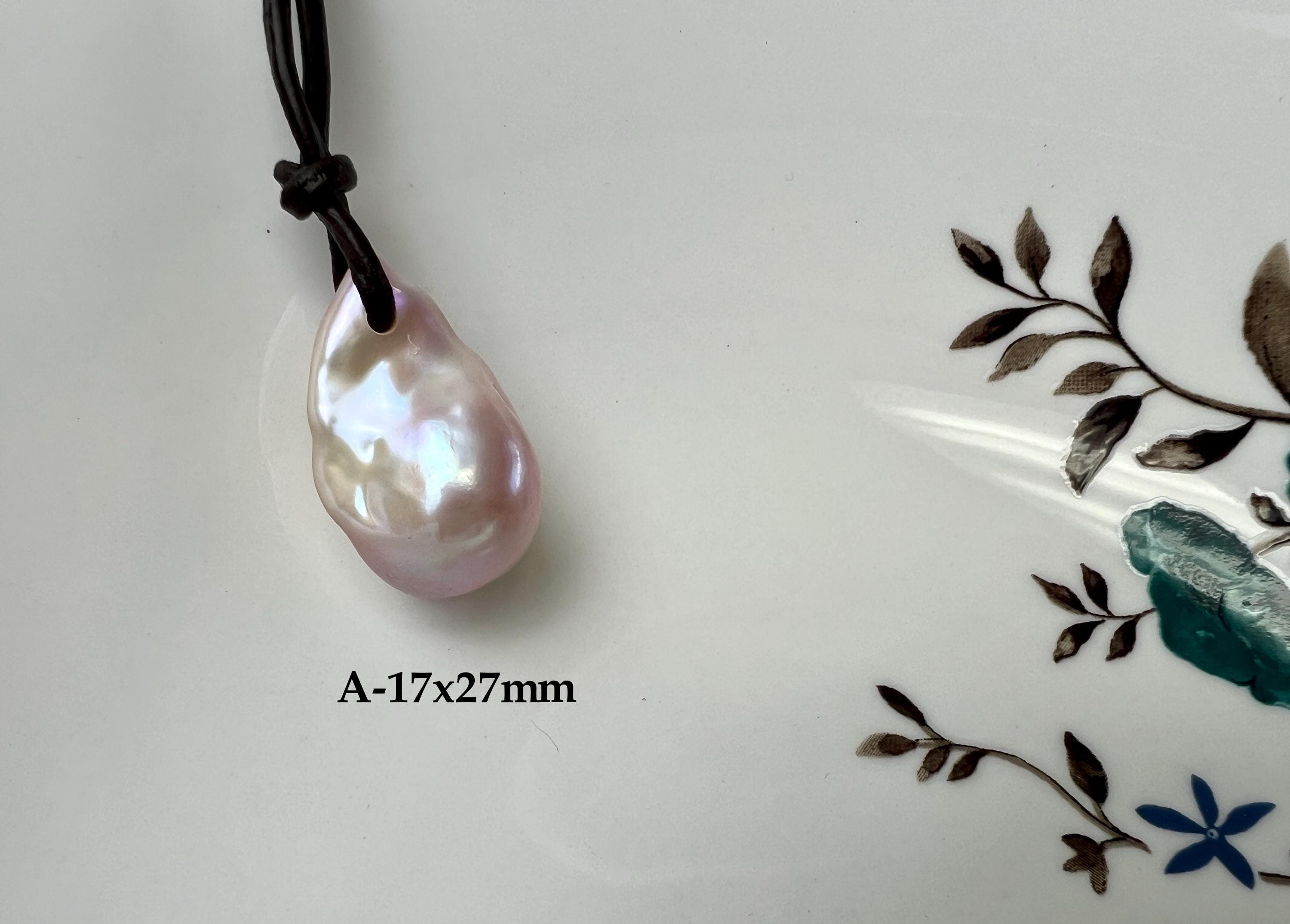 唯一無二の17x26-40mm AAA天然ピンクバロック淡水パールペンダント 