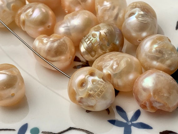One Piece 8 11x10 15mm Hand Carved Skull Freshwater Pearl Beads