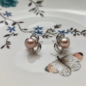 AAAA 8,5 mm natuurlijke roze zoetwater ronde parel oorbel hengsten W/925 sterling zilver hoogglans parel bloem oorbel bruids sieraden #10006-B