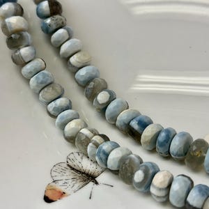 10-11 mm naturlig opal ädelsten blå och grå naturlig färg peruanska stenblock opalpärlor fasetterade rondeller 8 tum strängar #2138