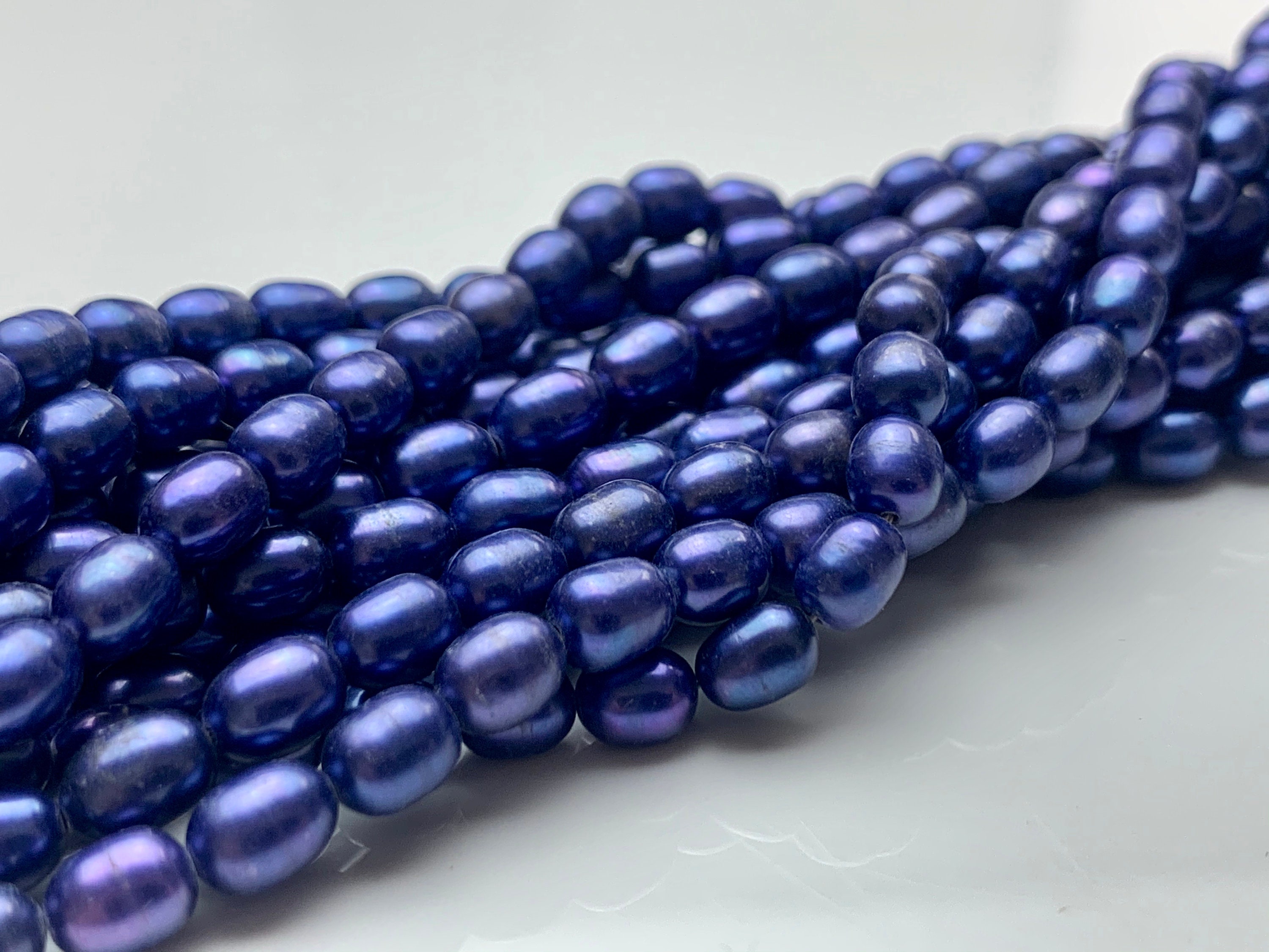 LumaPearl™ · Iridescent Pearls Blue