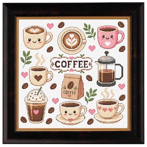 Könnte beinhalten: Ein gerahmtes Kreuzstichmuster mit verschiedenen Motiven rund um das Thema Kaffee, darunter Tassen, eine French Press, eine Kaffeetüte und Kaffeebohnen. Der zentrale Schriftzug lautet COFFEE, umgeben von kleinen rosa Herzen und grünen Zweigen.