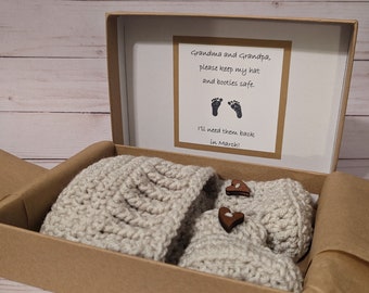 Parents pregnancy announcement booties, baby announcement box, grandparents pregnancy reveal bootie box, pregnancy booty box, baby reveal