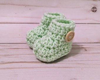 Sweet mint green baby booties for newborn baby, mint green crochet newborn baby slippers, handmade grandchild gift, crochet baby shower gift