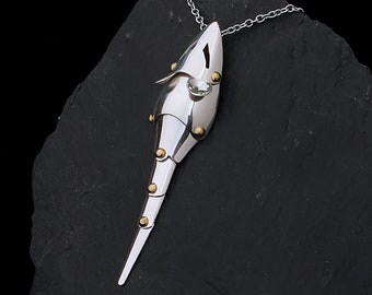 Signed Mouse Armor Pendant | Jeff de Boer