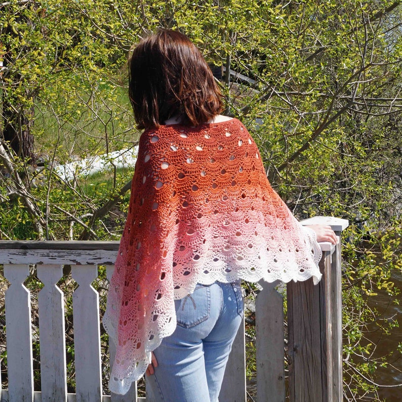 Crocheted Virus Poncho Lacy colour-changing poncho image 8