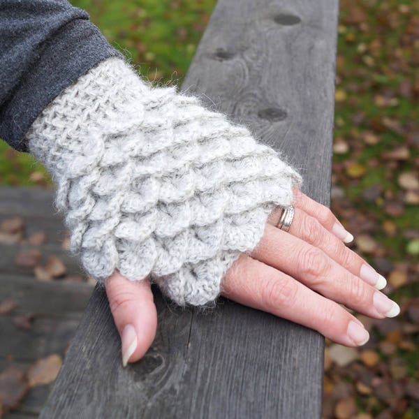 Crocheted dragonscale gloves - dragon-scale fingerless gloves - alpaca dragon glovelets