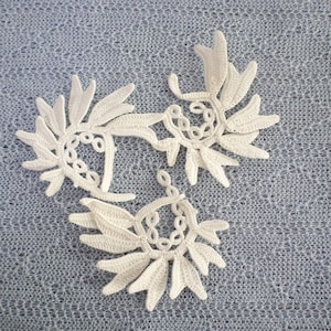 Irish crochet lace flower motifs, off white floral applique Wedding decor