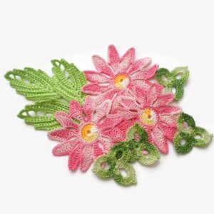 Crochet flowers and leaves Green pink lace applique with lurex Set of 10