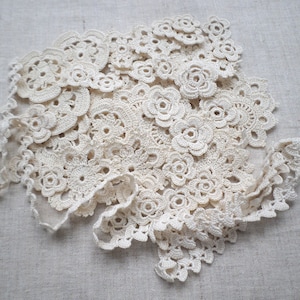 Set of 48 fine ivory crochet flower motifs and 2 flexible cords Flower applique Irish crochet lace fine thread boho hippie decor