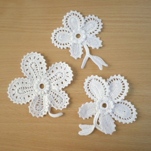 Irish crochet lace flower motifs, off white floral applique Wedding decor Set of 3