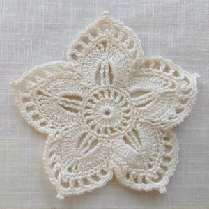 Crochet flower motifs, set of 3 cream floral applique Irish crochet lace decor Party decor Clothes Hats Scrapbook Card making decor