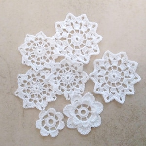 Wedding decor Crochet flowers White Irish crochet applique Clothes, cards, junk journal, scrapbooking decor set of 7