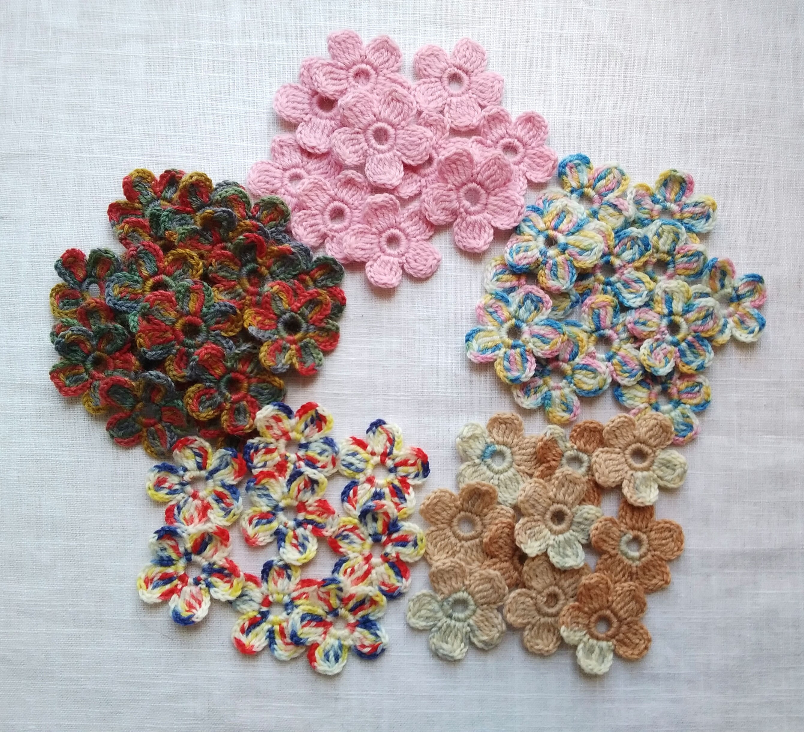 Woolen crochet flowers Floral applique, hats, mittens, clothes decor