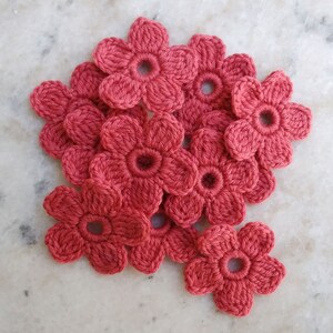 Woolen crochet flowers set of 10 motifs 1.5“ Floral applique, hats, mittens, clothes decor