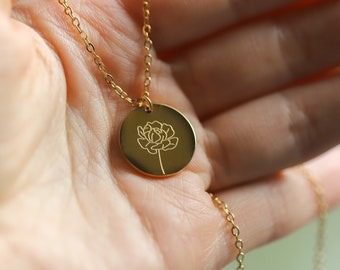 Collier avec pendentif floral fleurs sauvages et fleurs roses pivoine