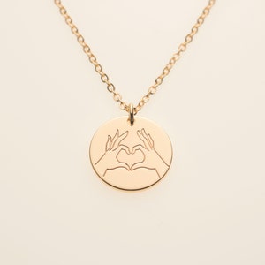Heart Love Hand Gesture Sign Pendant Necklace Friendship Best Friend Long Distance Lovers Gift Necklace for Sister Daughter Mothers