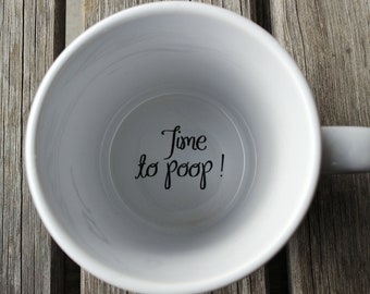 Time to poop Kaffeetasse, Überraschungstasse, Vater, Großmutter, Bottom Tasse, versteckte Botschaft, geheime Botschaft, lustig, cool, Kaffeetasse