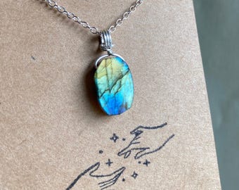 Raw Labradorite Necklace • 925 Sterling Silver • 14k Gold-Filled • Raw Crystal Necklace • Labradorite Pendant • Leo, Scorpio and Sagittarius