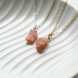 Raw Sunstone Necklace • 925 Sterling Silver • 14k Gold-Filled • Crystal Necklace • Leo Jewellery Pendant • July & August Birthstone