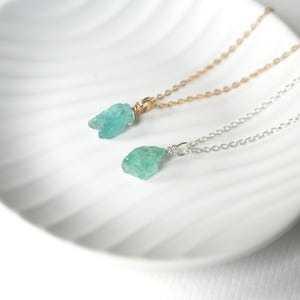 Collar de apatita azul cruda • Plata de ley 925 • Relleno de oro de 14 k • Colgante de cristal • Piedra natal de marzo • Apatita verde