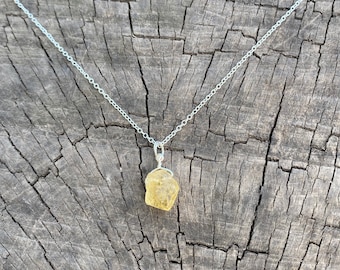 Alambre de collar de cristal citrino natural envuelto en plata, piedra de nacimiento de noviembre