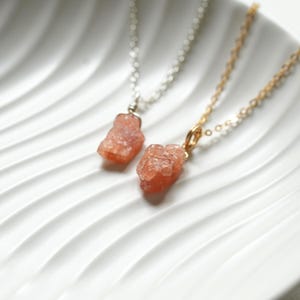 Raw Sunstone Necklace • 925 Sterling Silver • 14k Gold-Filled • Crystal Necklace • Leo Jewellery Pendant • July & August Birthstone