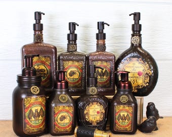 Geüpcycled apothekerszeepdispensers: vleermuizenbloed | Slangenolie | Spinmelk | Blood of Vampire | Steampunk-decor