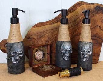 Dispenser di sapone in bottiglia riciclata a forma di teschio: decorazione spettrale per Halloween