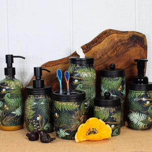 Fern Forest geüpcycled pot badkamerdecor in satijngoud of satijnzwarte dekselafwerking