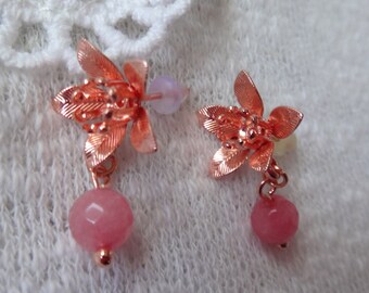 Rose Gold Color Bloem en Roze Gem Kralen Stud Oorbellen