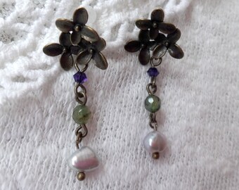 Koperkleur Drie Bloemvormige Oorbellen met Zilveren Kleur Fresh Water Pearl
