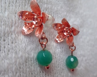 Rose Gold Kleur Bloem en Groene Gem Kralen Stud Oorbellen