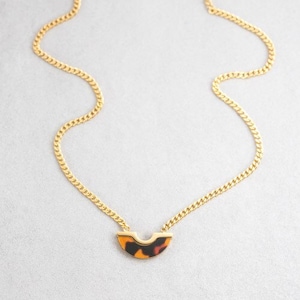 Tortoise Arc Necklace (14K)