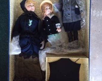 Renoir "The Umbrella Dolls" set
