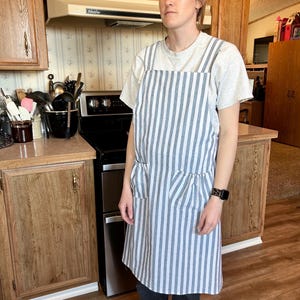 Cross back linen Pinafore apron with pockets Small women’s