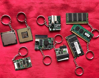Portachiavi per computer riciclato, processore, portachiavi RAM, regalo di Natale in edizione limitata, regalo portachiavi Geeky insolito unico riciclato