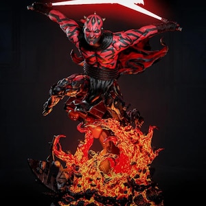 以下が含まれることがあります： 1/6スケールの赤と黒の角のあるキャラクターのフィギュア。ダイナミックなジャンプポーズで、頭上に光るダブルブレードのライトセーバーを掲げ、溶岩と黒い火山岩を模した台座の上に立っている。