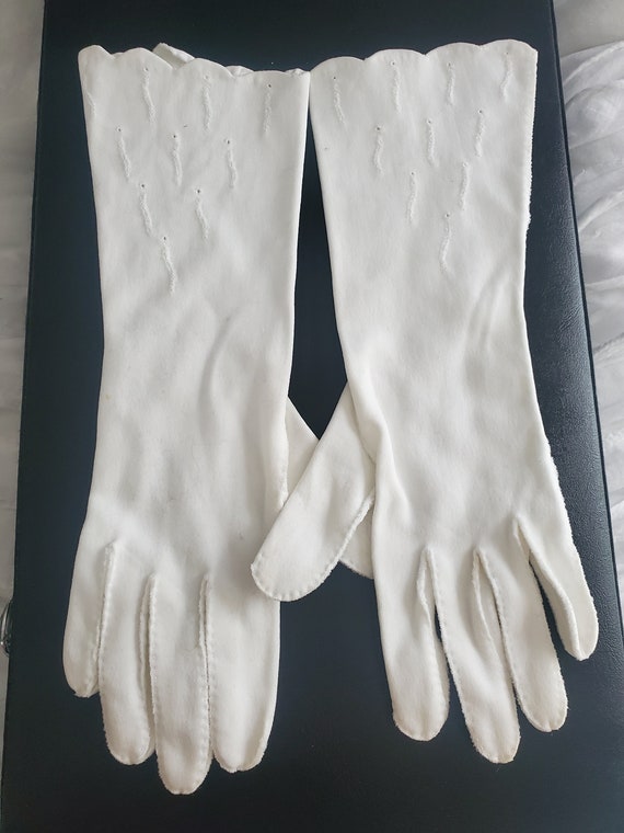 Vintage White Cotton Ladies Gloves | Scalloped & Embroidery - Etsy
