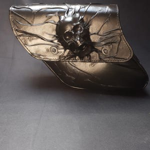 Motorcycle&#39;s left & ride side saddlebag Skull, Dyna leather saddle bag Skull, Dyna leather side bag, Harley Davidson Dyna skull saddlebag.